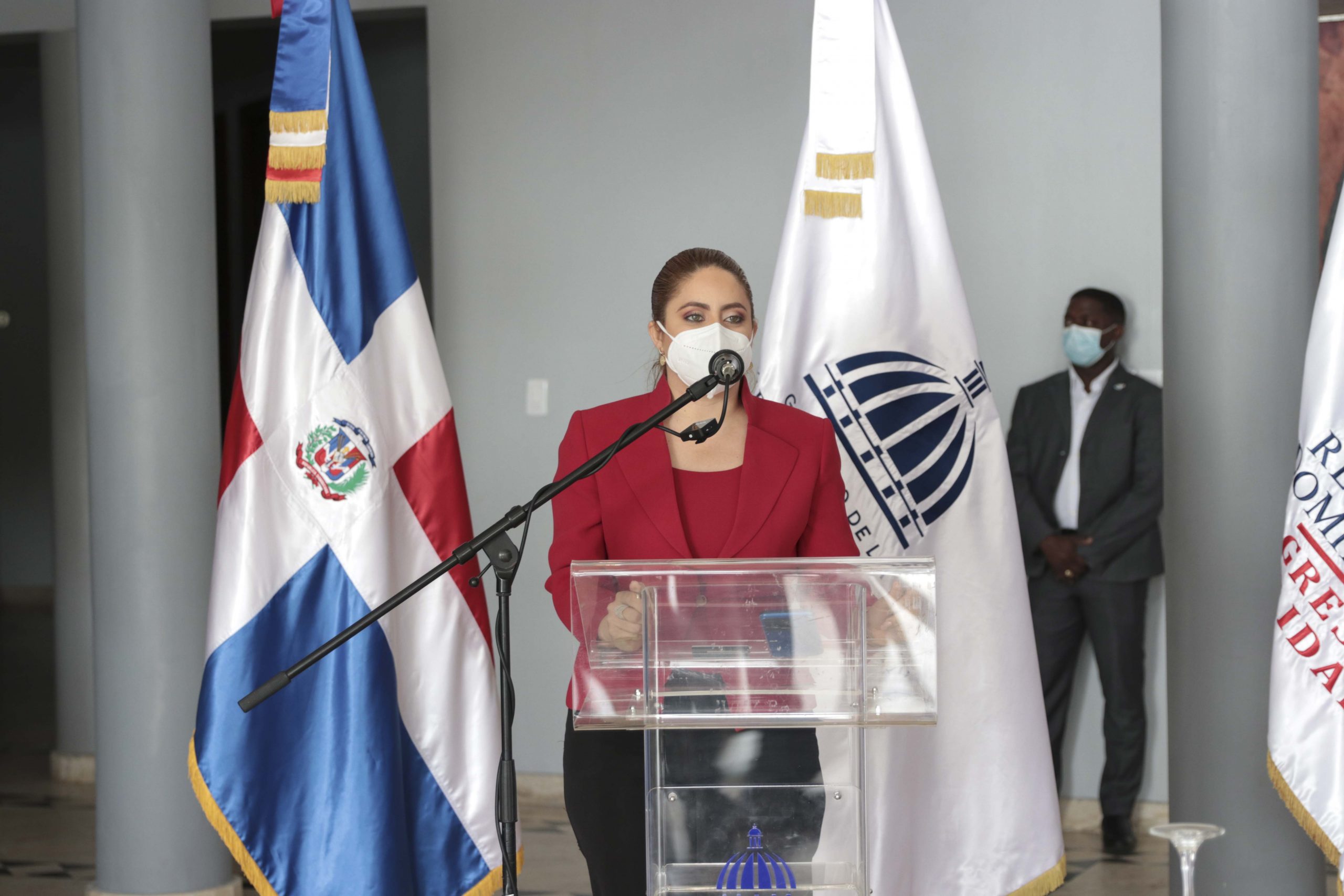 Gloria Reyes durante reunión en Ministerio de Cultura