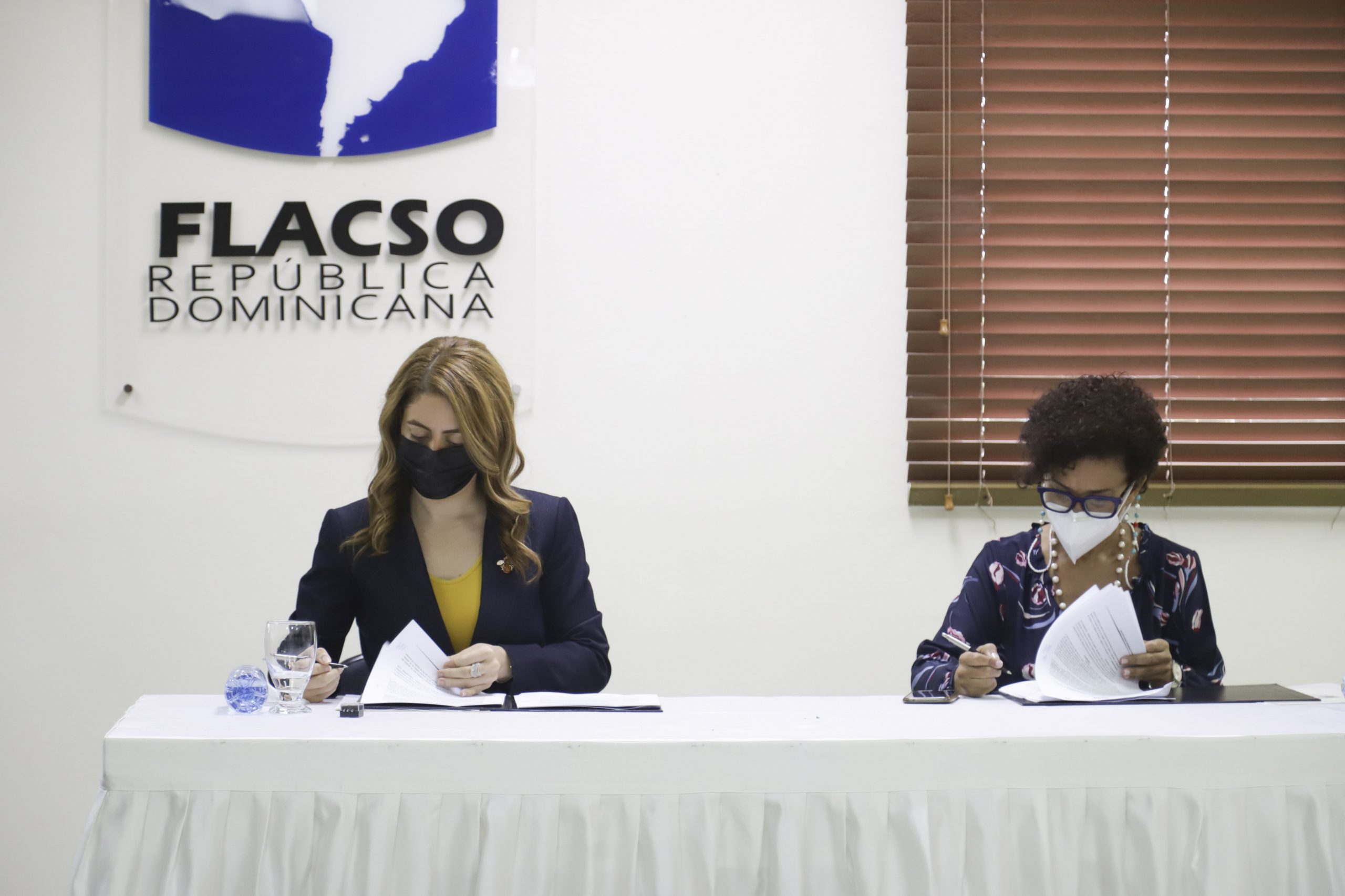 El acuerdo fue firmado por la directora de FLACSO-RD Cheila Valera y la directora general del programa Supérate, Gloria Reyes