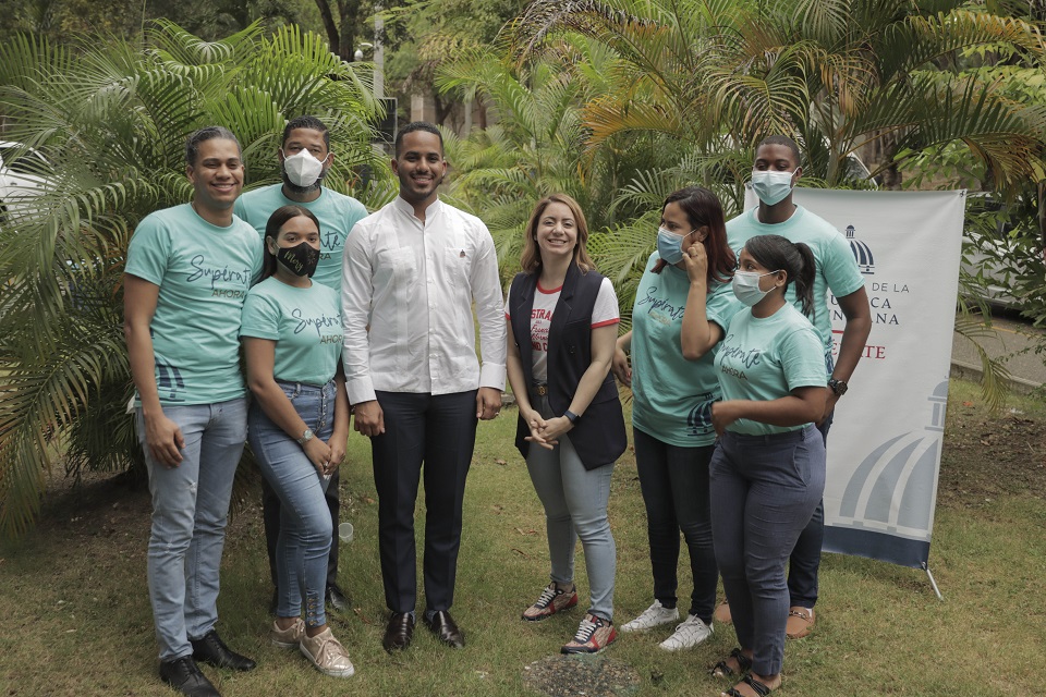 Rafael Feliz, ministro de la juventud y Gloria Reyes directora general de Supérate encabezaron Semana de la Juventud 2022