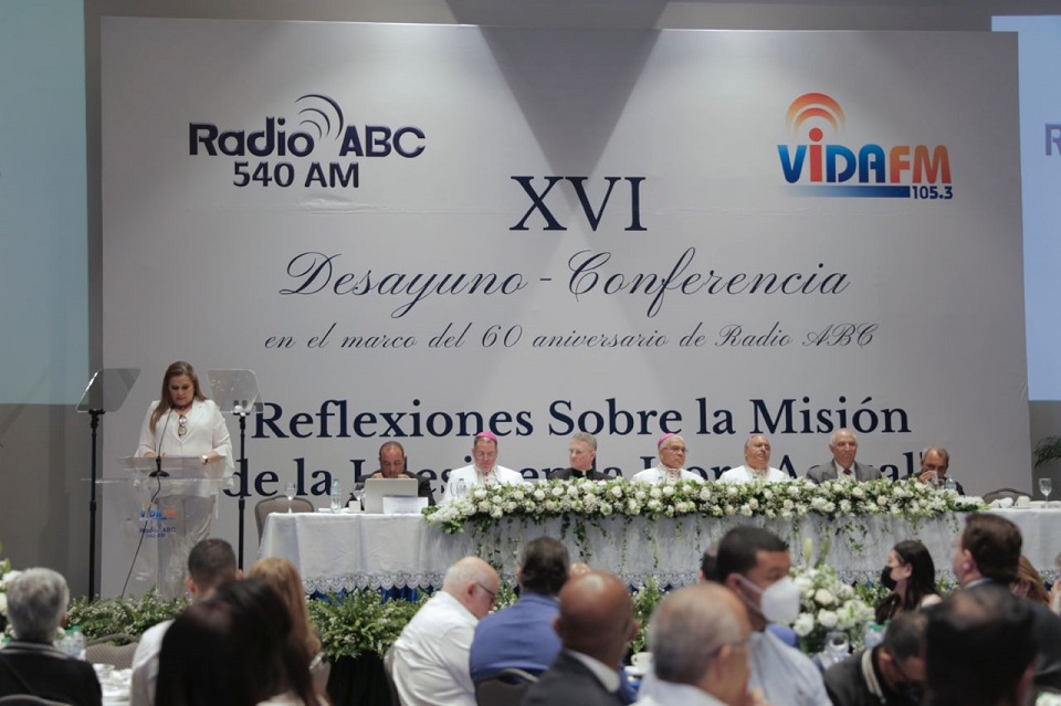 Gloria Reyes participa en celebración del 60 aniversario de las emisoras católicas Radio ABC y Vida FM