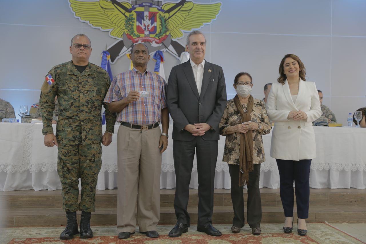Gobierno Dominicano aumenta sueldos, mejora seguro de salud e integra a los  pensionados FFAA al Programa Supérate - Supérate