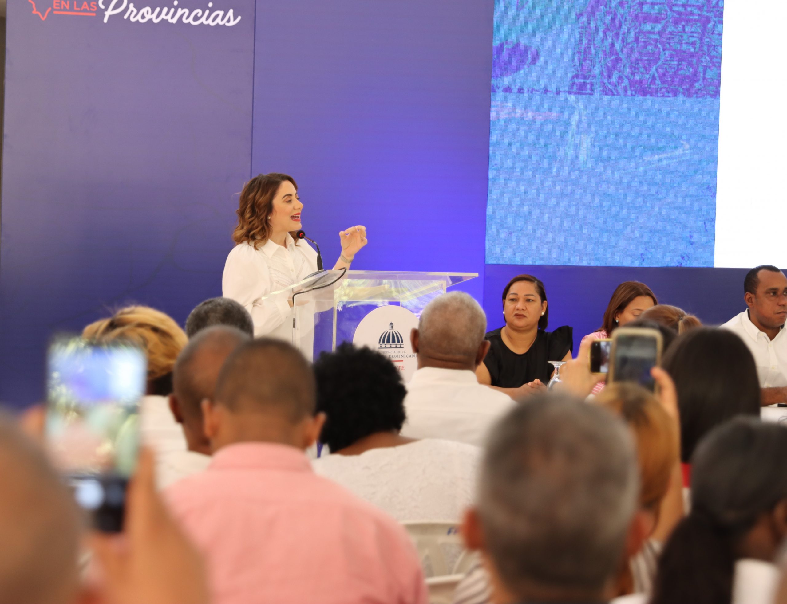 Gloria Reyes presenta logros y proyectos del Gobierno en el municipio de Santo Domingo Oeste