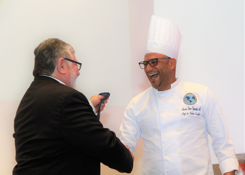 Chef del Centro de Superación Gastronómica Supérate es galardonado como ‘Chef de Cuisine” en Expo Gastronómica 2022
