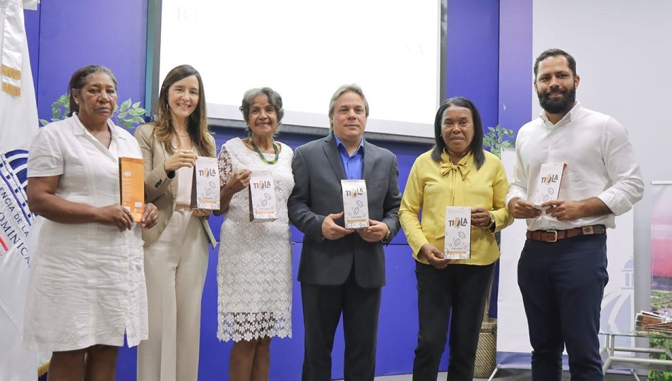 Supérate apoya a mujeres agricultoras de Elías Piña con diseño y producción de empaque para café