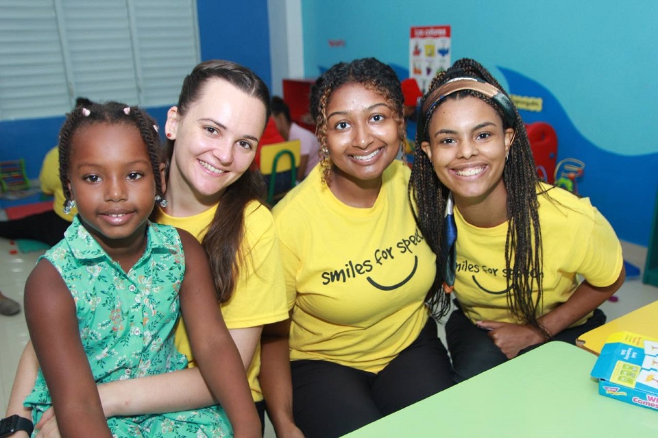 Supérate y Smiles for Speech organizan talleres de terapia ocupacional y del habla, en beneficio de niños y niñas de aulas inclusivas