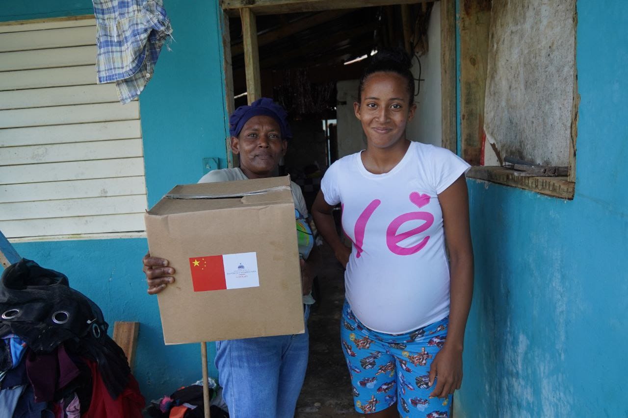 Embajada de China dona a Superate alimentos para afectados por Fiona en Miches