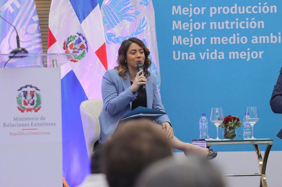 Gloria Reyes participa en panel del Dia Mundial de la Alimentacion