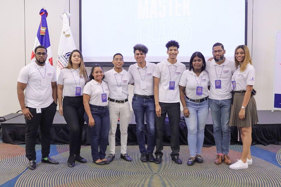 En el Día Nacional de la Juventud Supérate invita a jóvenes a formarse como agentes de cambio