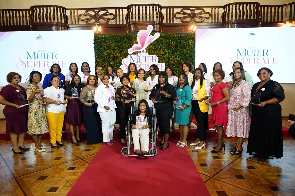 Luego de un ano de capacitaciones y acompanamiento de la iniciativa Mujeres SUPEREmprendedoras de Superate 28 mujeres lograron mejorar su calidad de vida.