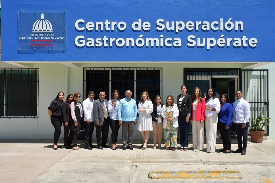 La directora general de Supérate, Gloria Reyes, recibió la visita de cortesía de Salvador Ramos, director general y autoridades de la Oficina Nacional de la Propiedad Industrial (Onapi