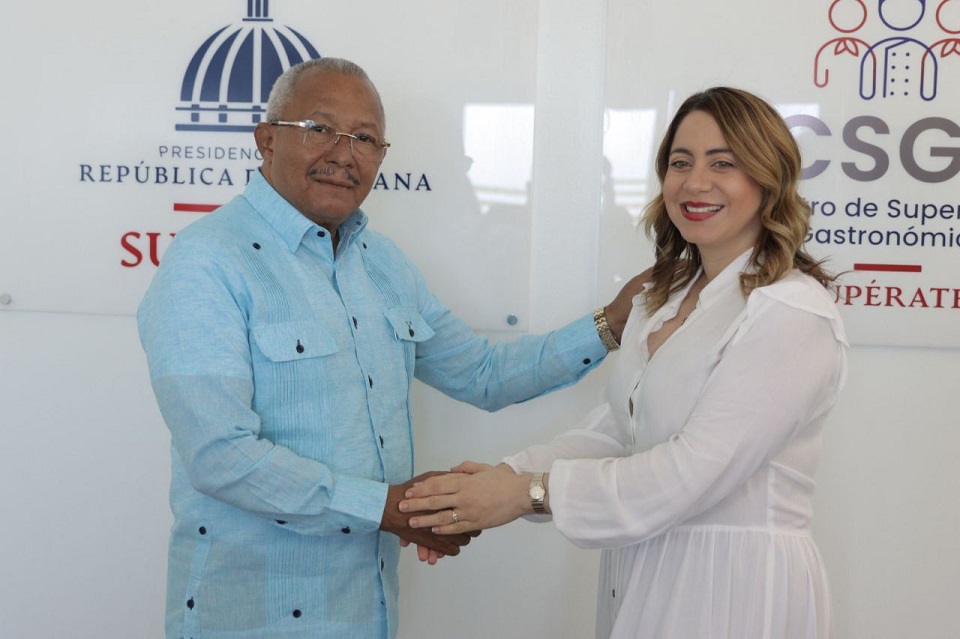 Gloria Reyes recibe visita de Onapi en el Centro Gastronómico Supérate de Boca Chica