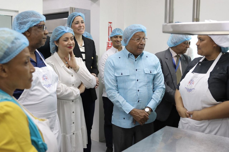 Durante el recorrido, la directora general de Supérate junto Elila Valdez, directora del Centro Gastronómico, mostraron a los invitados los espacios del CSGS