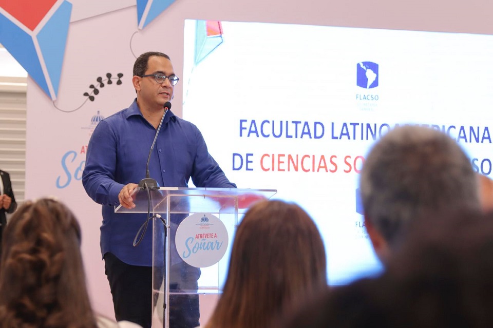 Carlos De Peña, director ejecutivo del Programa de Desarrollo Humano, Desigualdad y Pobreza de Flacso-Supérate.
