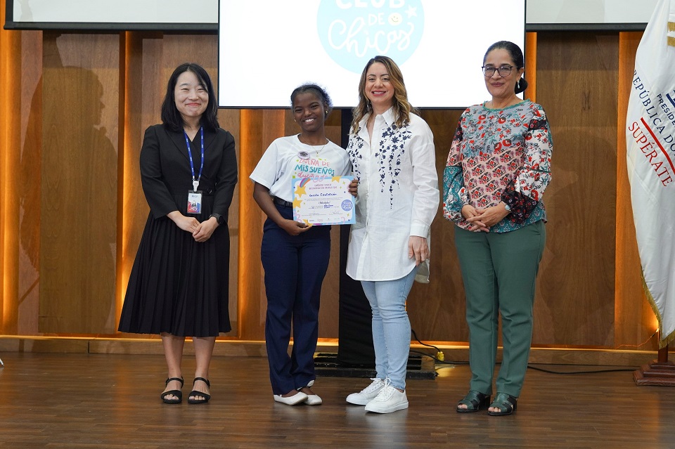 Supérate, UNICEF y KOICA celebran graduación de Clubes de Chicas