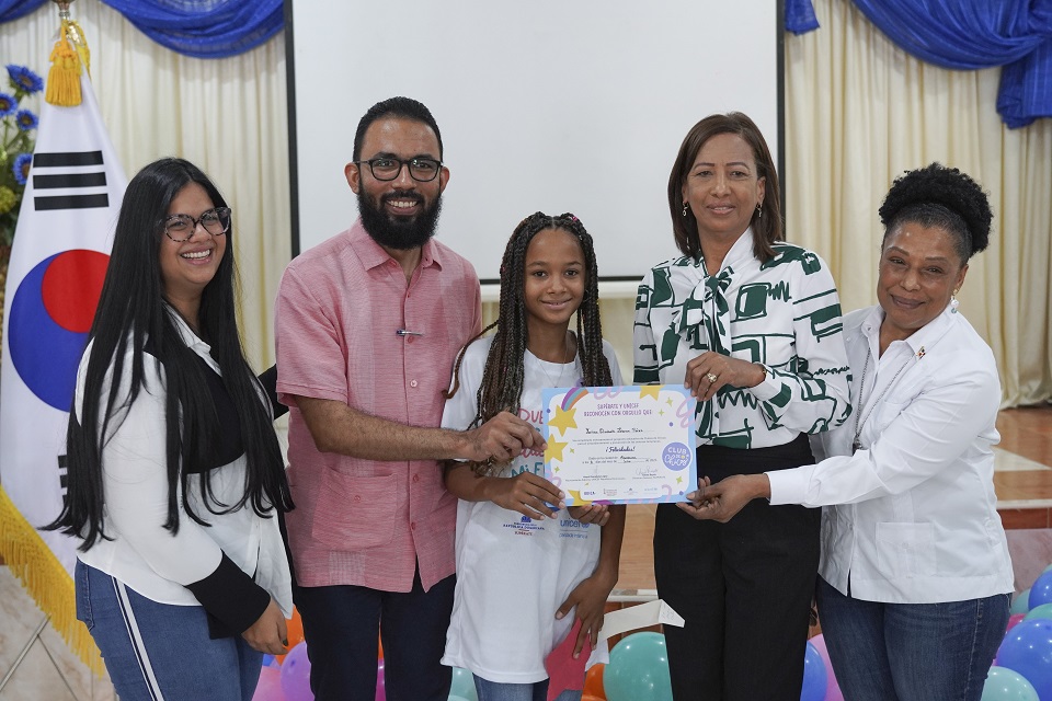 Supérate, UNICEF y KOICA gradúan a 67 participantes de Club de Chicas de Barahona