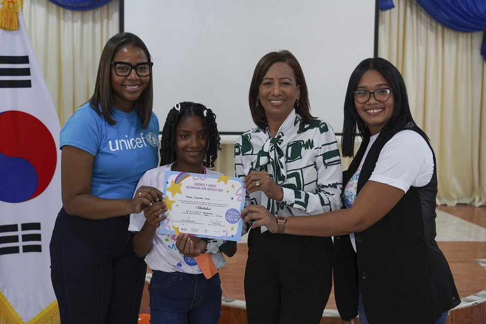 Supérate, UNICEF y KOICA gradúan a 67 participantes de Club de Chicas de Barahona