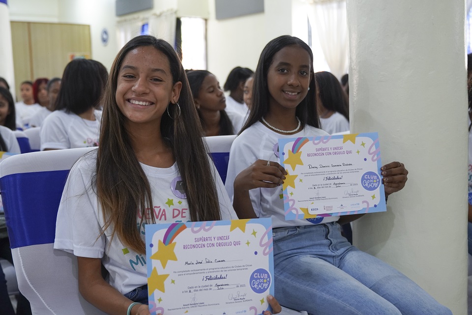 Supérate, UNICEF y KOICA gradúan a 67 participantes de Club de Chicas de Barahona