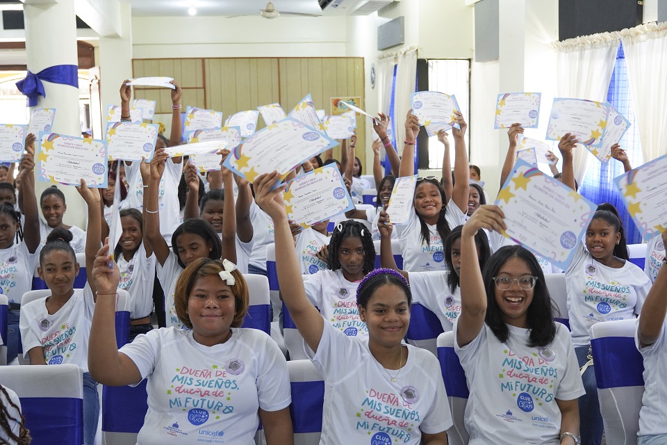 Supérate, UNICEF y KOICA gradúan a 67 participantes de Club de Chicas de Barahona