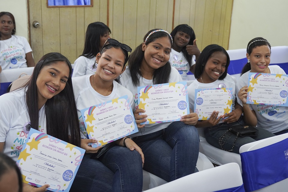 Supérate, UNICEF y KOICA gradúan a 67 participantes de Club de Chicas de Barahona
