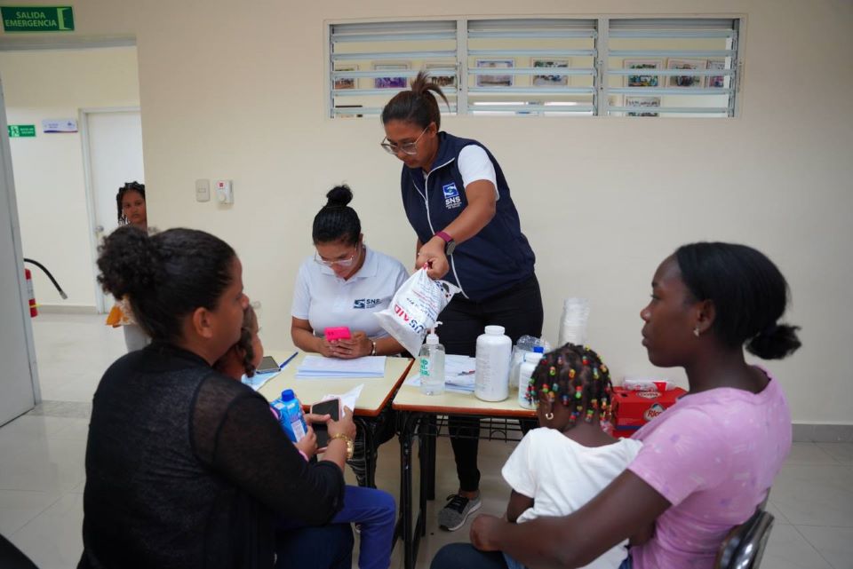 El operativo médico contó con la participación de médicos especialistas, lo que permitió atender a decenas de comunitarios.