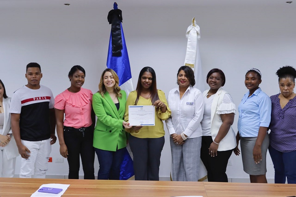 Cooperativa de Cuidados recibe certificado de incorporación al IDECOOP