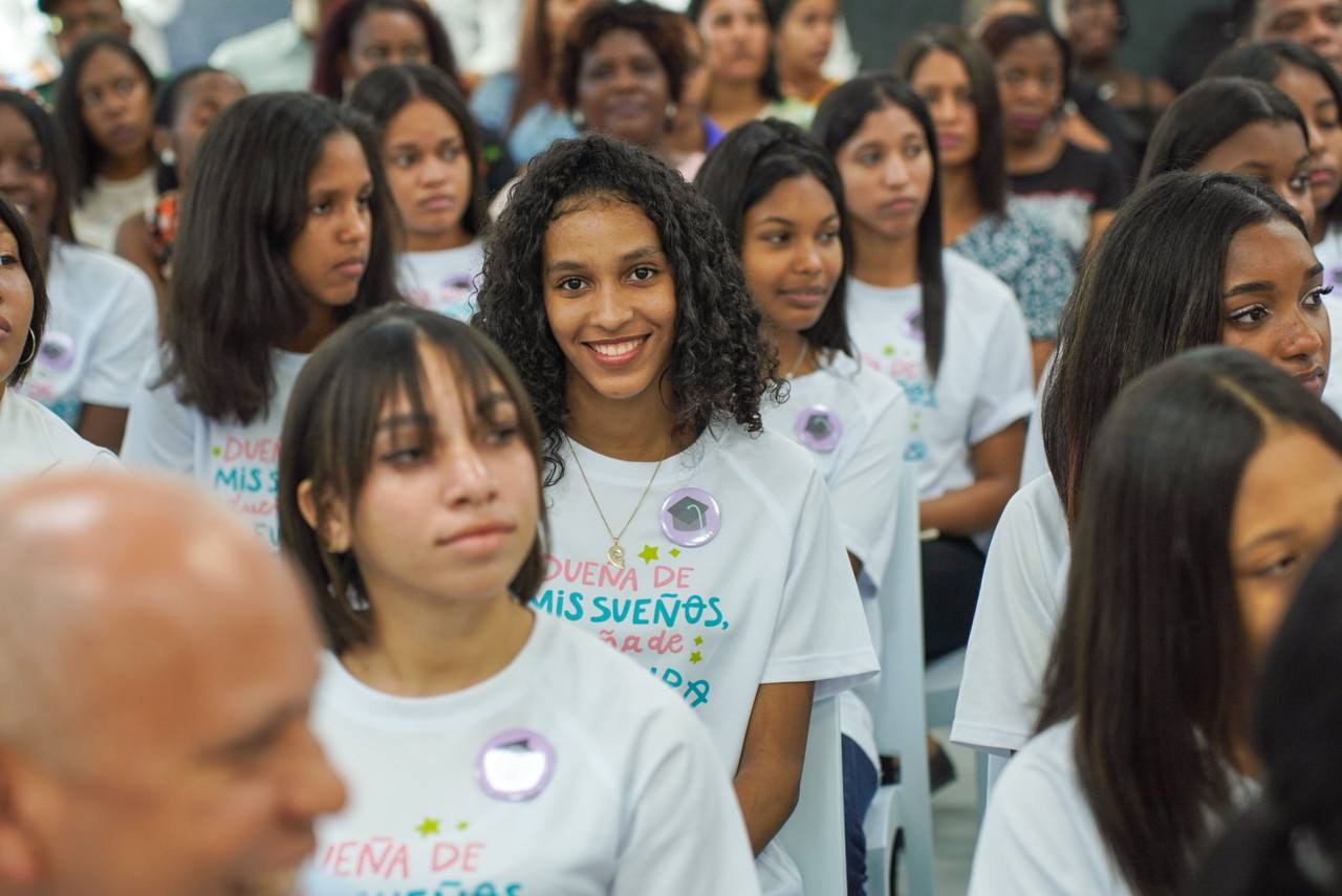 Los Clubes de Chicas es una iniciativa está constituida con espacios seguros, compuestos por niñas de 12 a 14 años y adolescentes de 15 a 17 años.