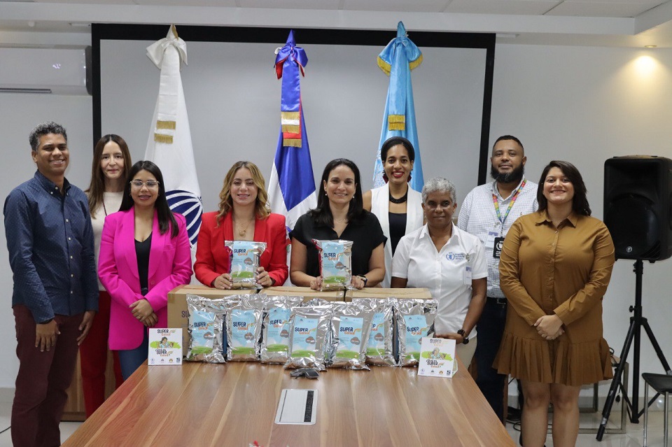 PMA dona a Supérate 19.5 toneladas de “Super Cereal” para familias afectadas por el disturbio tropical