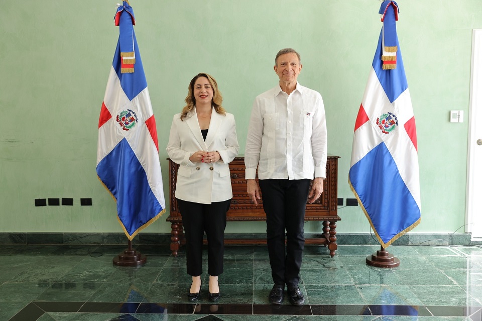 MIREX y Supérate firman convenio para fortalecer asistencia a dominicanos víctimas de trata de personas en el exterior