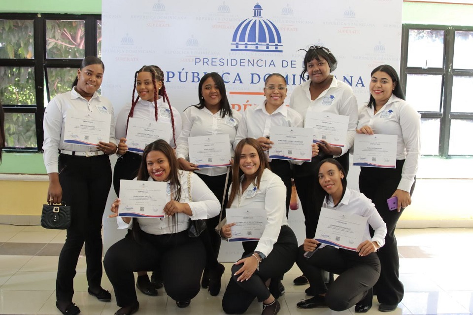Supérate certifica 274 nuevos técnicos en San Juan de la Maguana y Azua