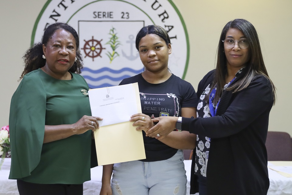 Supérate entrega certificados de discapacidad a 40 familias de San Pedro de Macorís