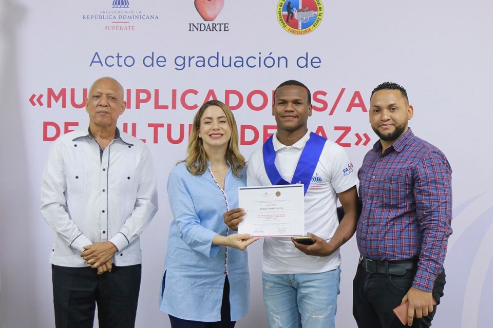 “Familias en paz” de Supérate gradúa 50 jóvenes y mujeres en crianza positiva y mediación de conflictos