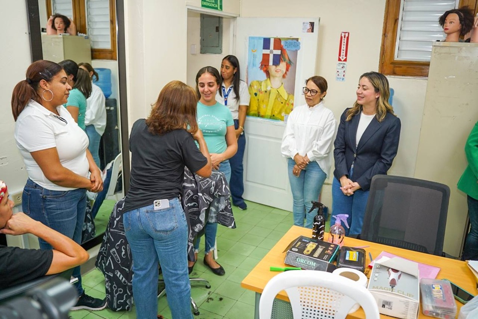 Gloria Reyes durante su paso por una clase de peluquería en uno de los CSCS de Santiago