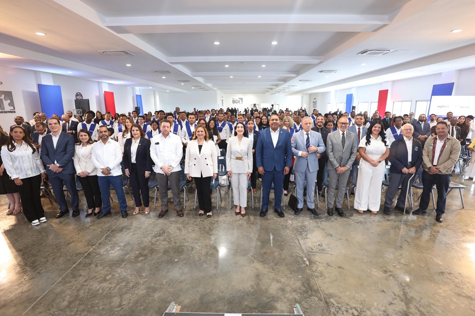 OGTIC gradúa 94 jóvenes en áreas STEM a través de su programa Semillero Digital INTRO
