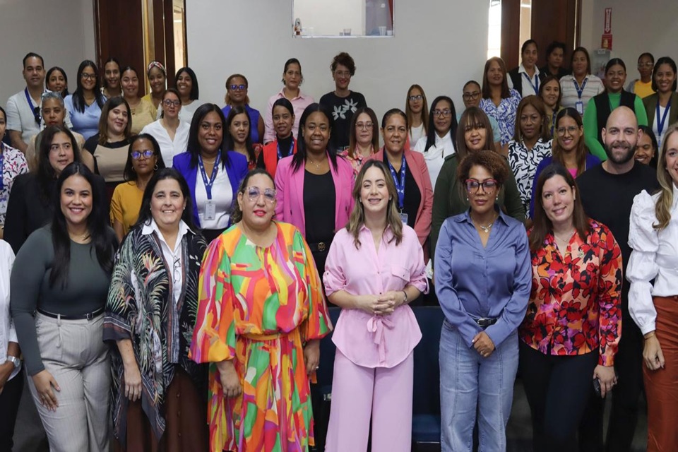 Supérate realiza conversatorio dedicado a las madres de la institución