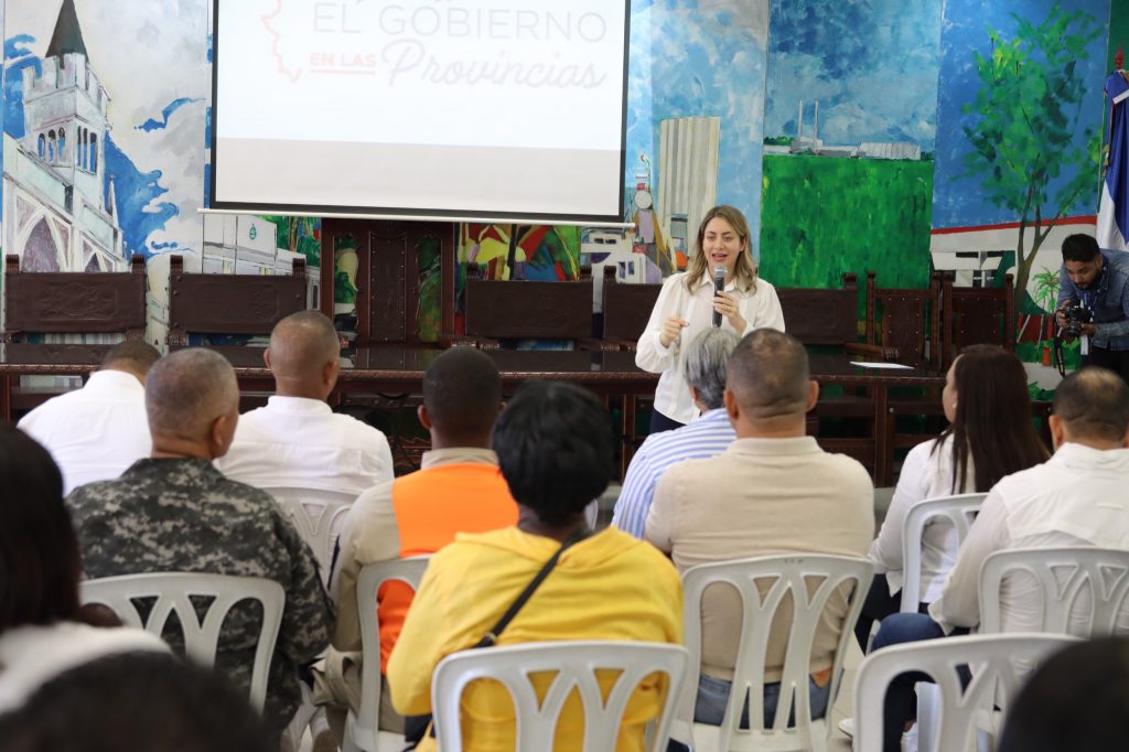 Durante El Gobierno en la Provincia, Gloria Reyes conversó con comunitarios de San Pedro de Macorís