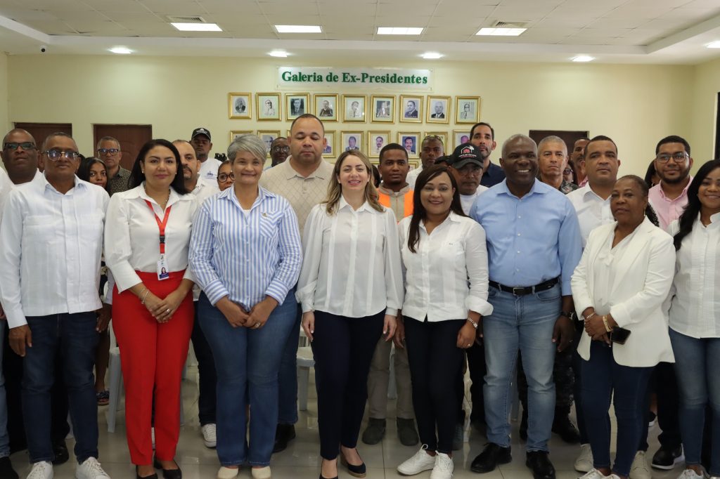 Gloria Reyes, directora general de Supérate, encabezó evento El Gobierno en la Provincia en SPM