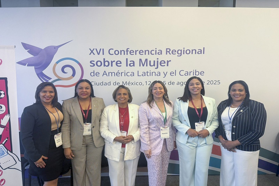 Gloria Reyes presenta en México estrategia dominicana para erradicar sobrecarga de cuidados en niñas y adolescentes