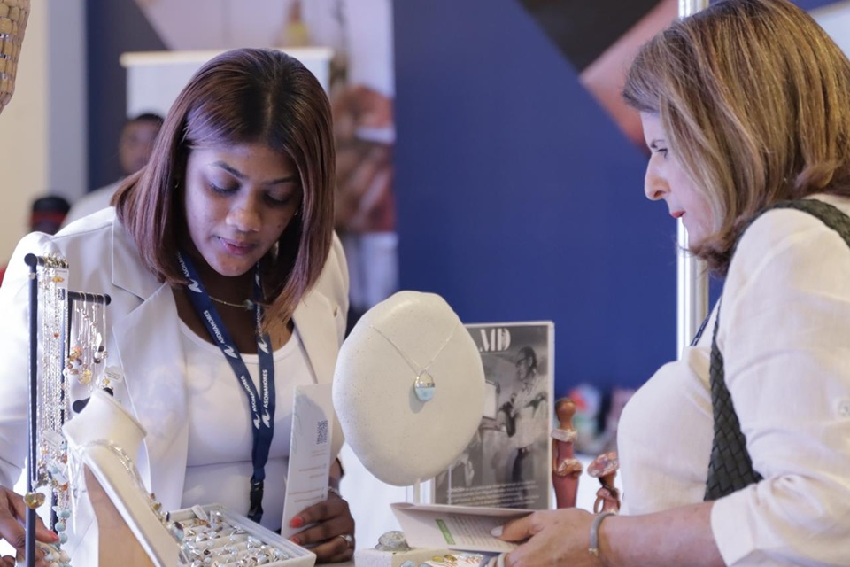Dirección de Desarrollo Social Supérate impulsa proyectos sociales en el sector turístico; participa en feria comercial de ASONAHORES