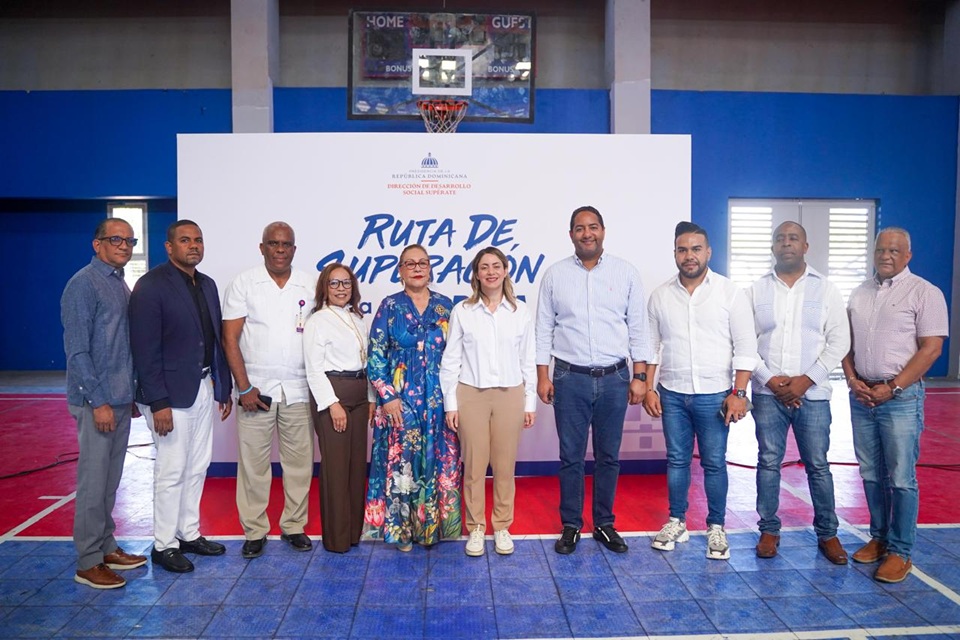 Gloria Reyes encabeza en Santiago clausura de jornada de inclusión de más de 2,500 nuevas familias en la Ruta de Superación