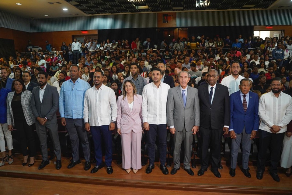 Gobierno dominicano convoca a jóvenes a integrarse a la “Tarjeta Joven” y presenta su portal de registro