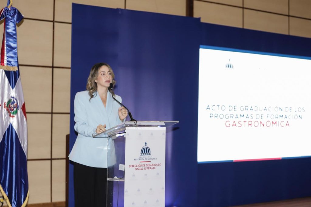 La directora general de DDSS durante su emotivo discurso a todos los presentes durante el evento