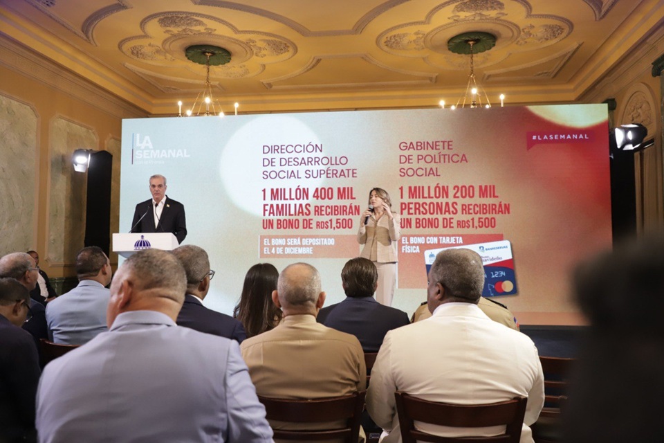 Presidente Abinader anuncia “La Brisita Navideña” y entrega de tarjetas de RD 1,500, que impactarán a dos millones 600 familias, desde el 4 de diciembre