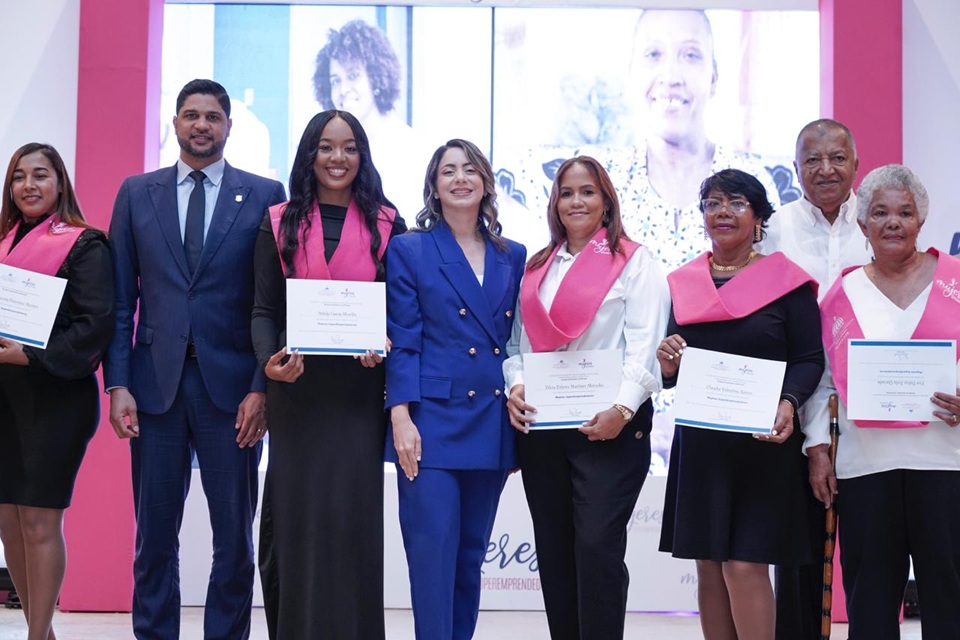 Dirección de Desarrollo Social Supérate gradúa 932 “Mujeres SUPEREmprendedoras”