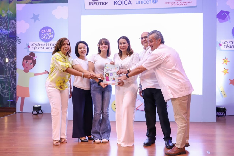 Supérate gradúa 384 adolescentes de la Estrategia de Formación Técnico Vocacional