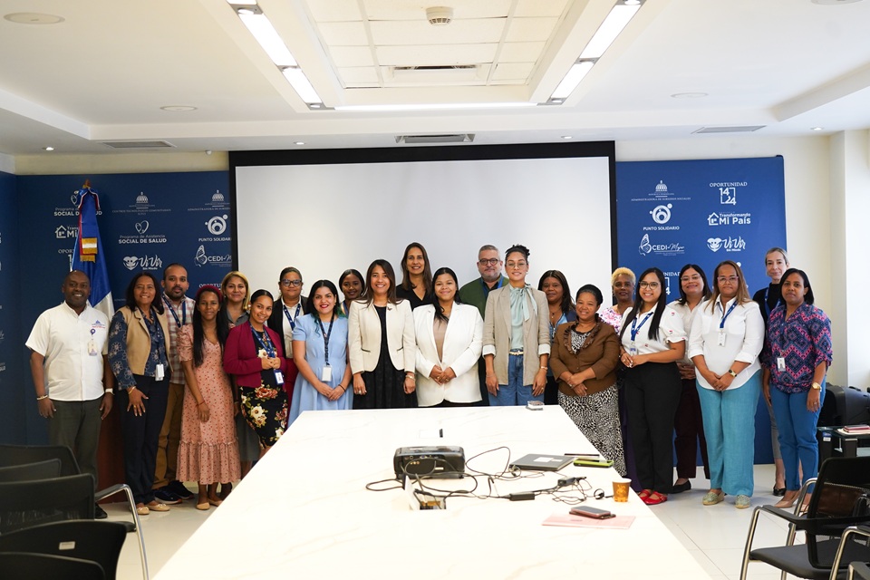 Desarrollo Social Supérate conmemora Día Internacional de la Mujer con simposio sobre protección social y derechos