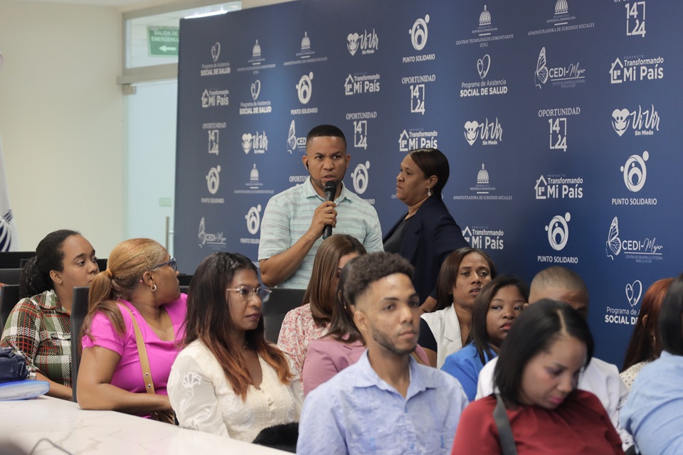 Desarrollo Social Supérate se reúne con integrantes de la Fundación Commadis