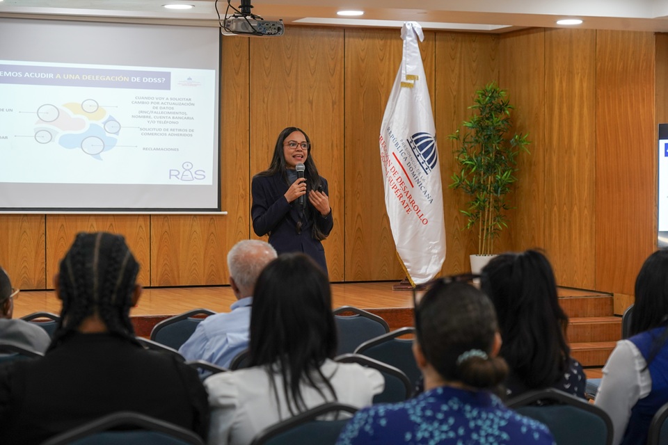 Direccción de Desarrollo Social Supérate realiza capacitaciones con comercios de la Red de Abastecimiento Social