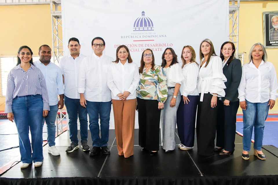 Supérate llega a las provincias de Puerto Plata y Santiago con escucha activa 1, 037 personas beneficiarias de los subsidios sociales