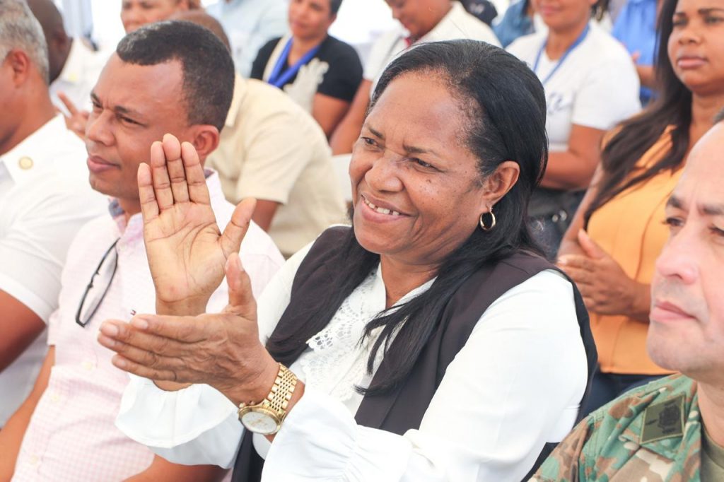 6.Comunitarios felices por la implementación de esta iniciativa.