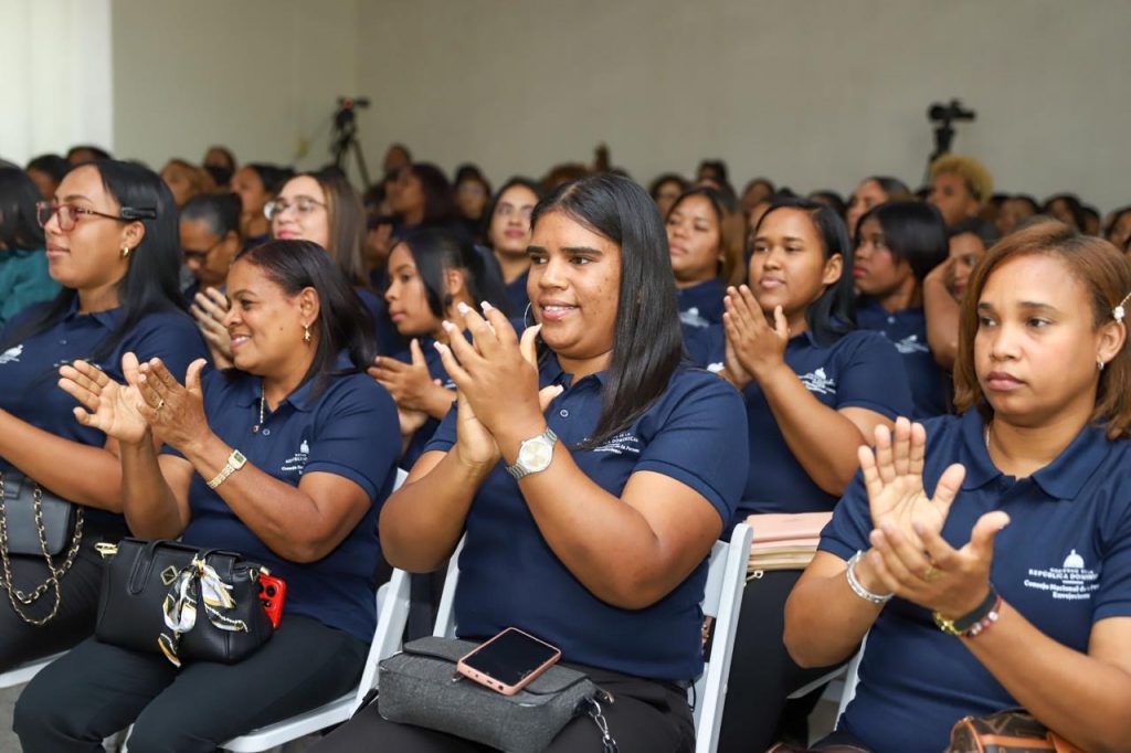Personas habilitadas en el cuidado de adultos mayores.